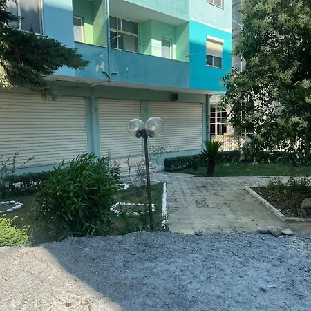 - Very Large - Self Check In - Parking Available Daire Golem (Tirana)