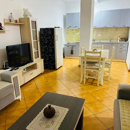 Spacious Coastal Retreat - Near Durres Appartamento *