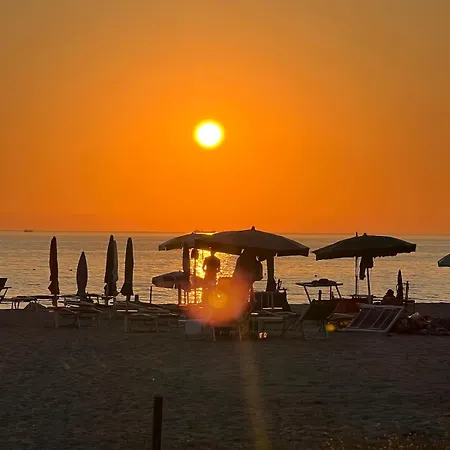 - Very Large - Self Check In - Parking Available Apartament Golem (Tirana)