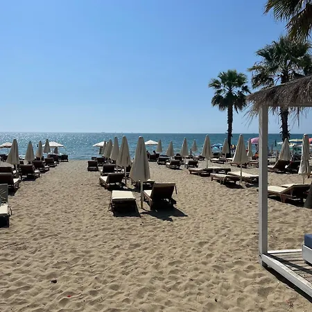 Spacious Coastal Retreat - Near Durres Daire